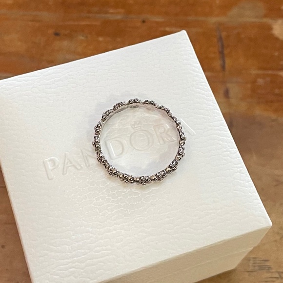 Pandora | Classic Daisy Flower Band Ring with box, Size 52 - Picture 2 of 2